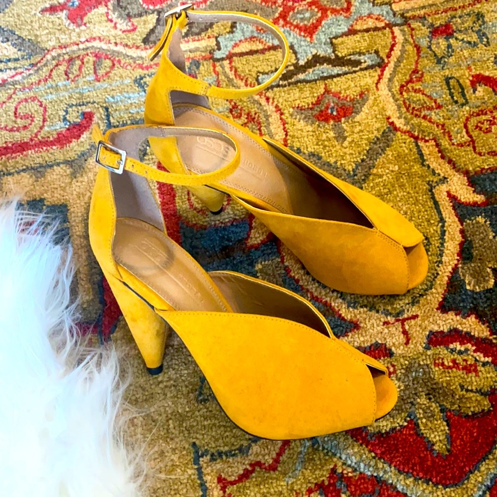 funk yellow heels